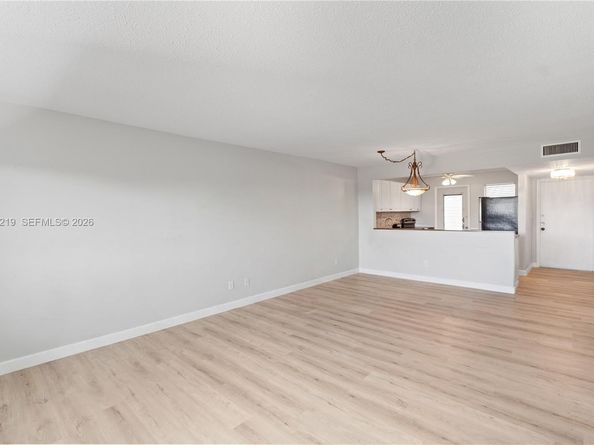 4800 Hillcrest Ln 408, Hollywood FL 33021