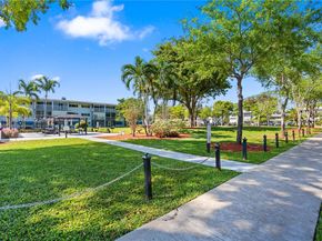 4800 Hillcrest Ln 408, Hollywood FL 33021