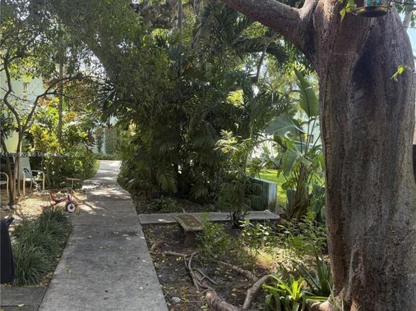 7700 SW 56th Ave 4, Miami FL 33143