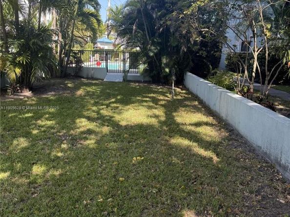 7700 SW 56th Ave 4, Miami FL 33143