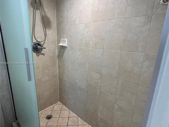 2811 NE 185th St 805, Aventura FL 33180