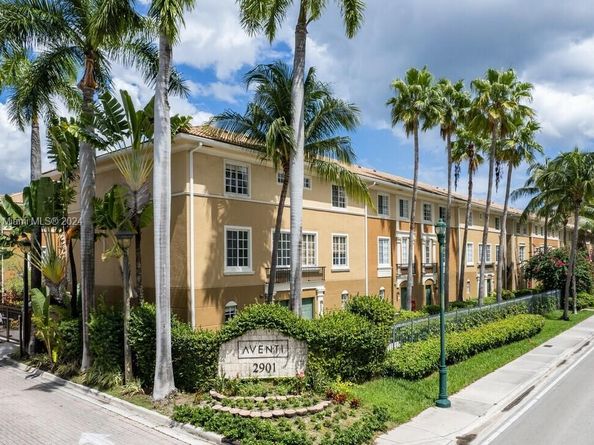 2811 NE 185th St 805, Aventura FL 33180