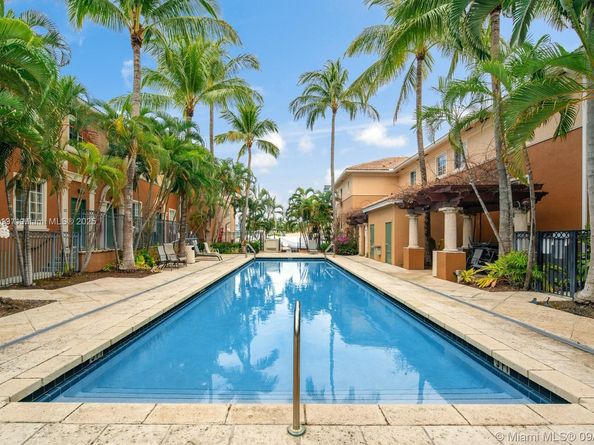 2811 NE 185th St 805, Aventura FL 33180