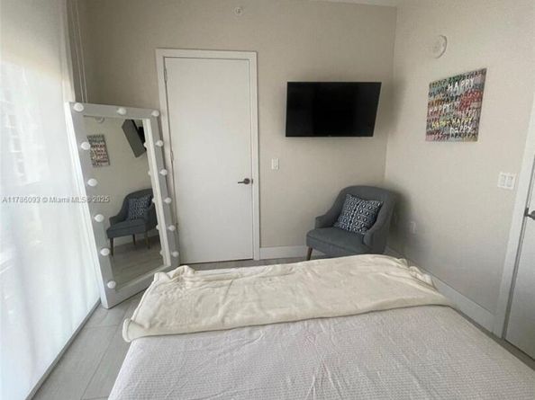 201 SW 17th Rd 607, Miami FL 33129
