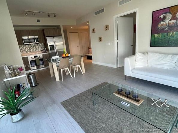 201 SW 17th Rd 607, Miami FL 33129
