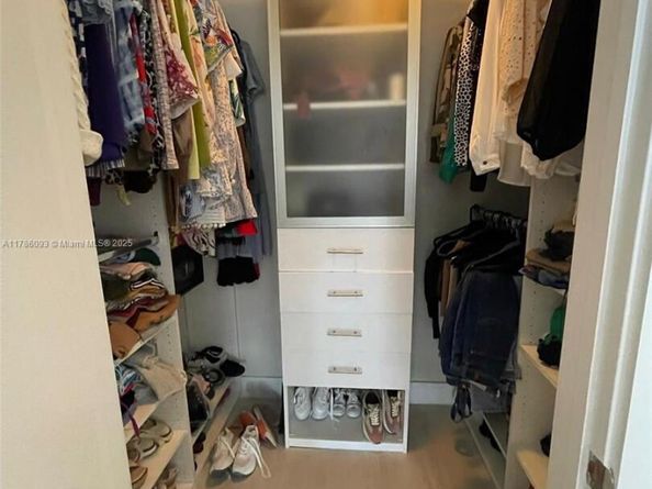 201 SW 17th Rd 607, Miami FL 33129