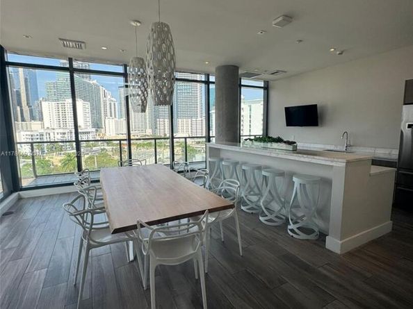 201 SW 17th Rd 607, Miami FL 33129