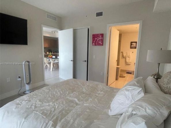 201 SW 17th Rd 607, Miami FL 33129