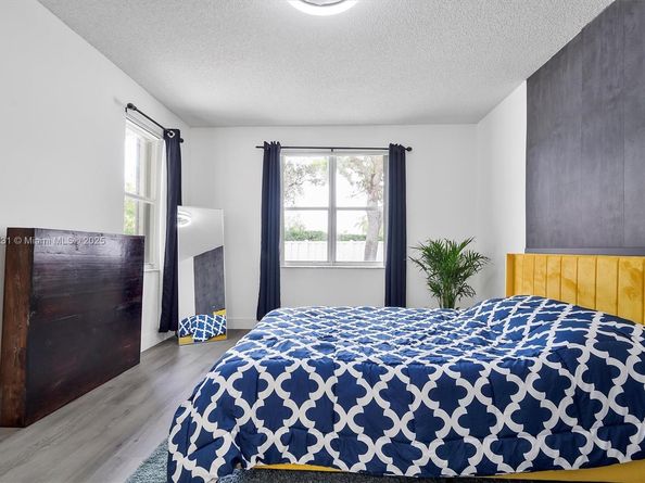 1572 NW 135th Ave, Pembroke Pines FL 33028
