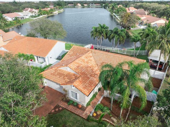 1921 SW 129th Ter, Miramar FL 33027
