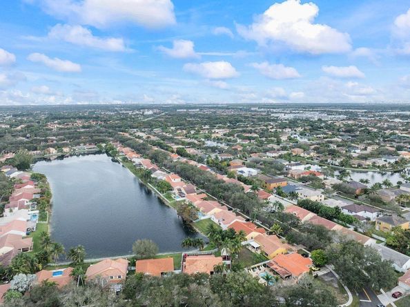1921 SW 129th Ter, Miramar FL 33027