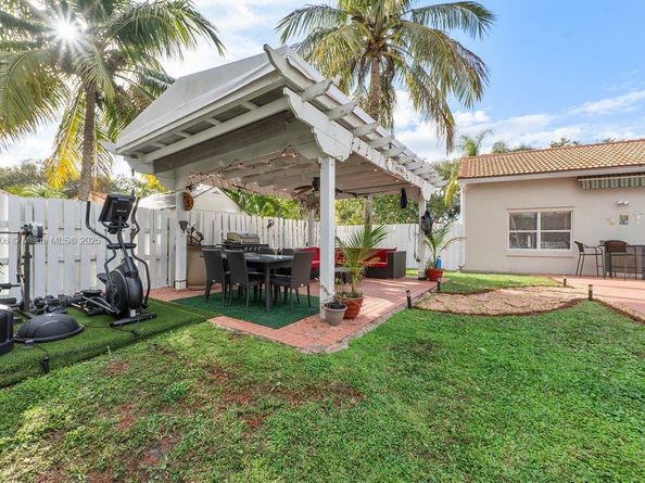 1921 SW 129th Ter, Miramar FL 33027