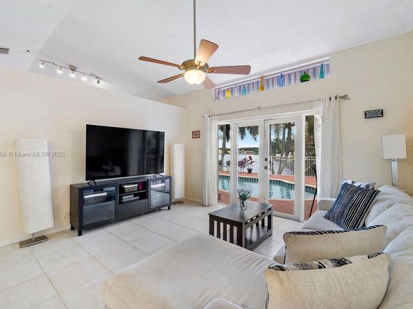 1921 SW 129th Ter, Miramar FL 33027