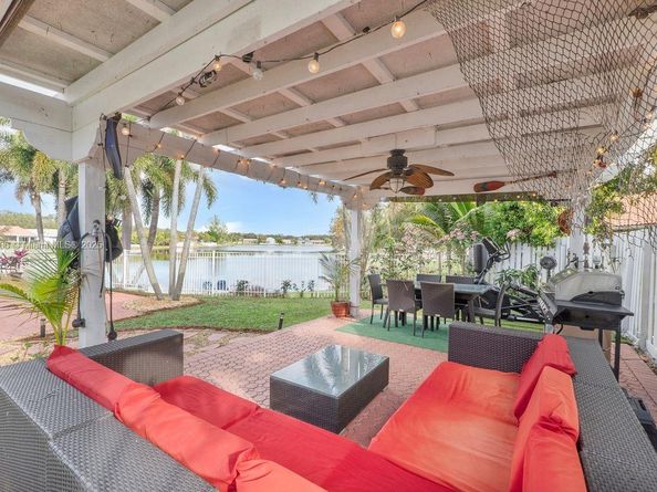 1921 SW 129th Ter, Miramar FL 33027