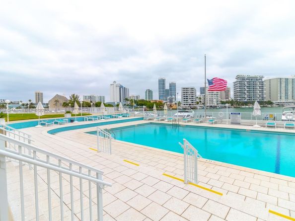900 Bay Dr 513, Miami Beach FL 33141