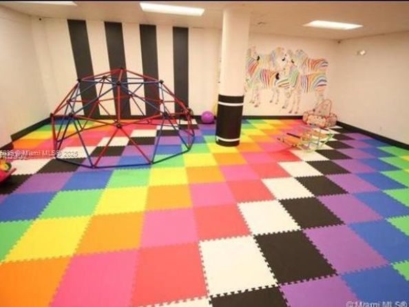 900 Bay Dr 513, Miami Beach FL 33141