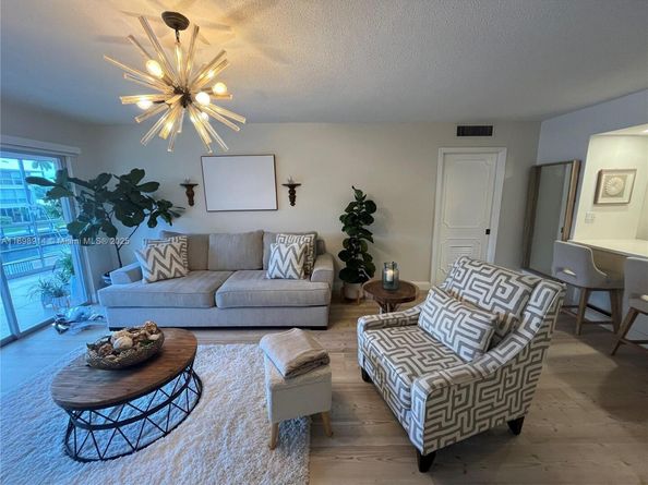 3050 NE 48th St 205, Fort Lauderdale FL 33308