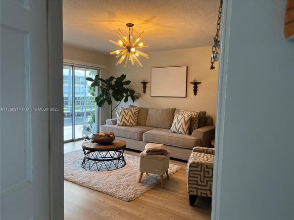 3050 NE 48th St 205, Fort Lauderdale FL 33308