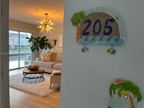 3050 NE 48th St 205, Fort Lauderdale FL 33308