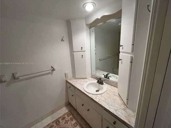 3050 NE 48th St 205, Fort Lauderdale FL 33308