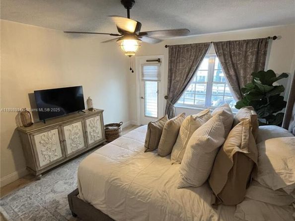 3050 NE 48th St 205, Fort Lauderdale FL 33308