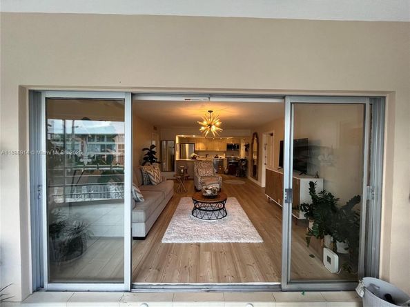 3050 NE 48th St 205, Fort Lauderdale FL 33308