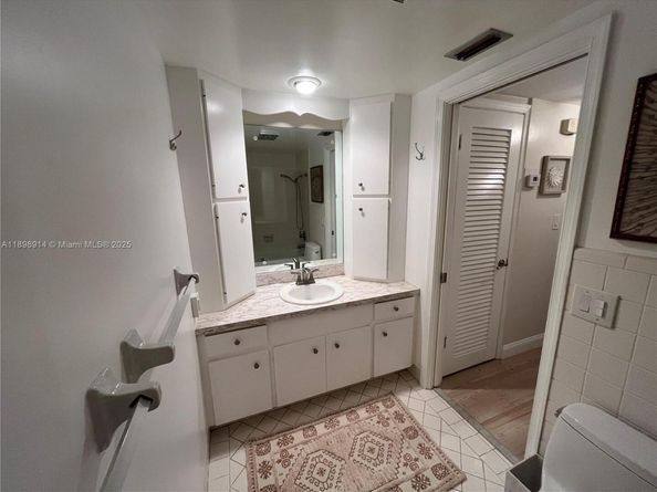3050 NE 48th St 205, Fort Lauderdale FL 33308
