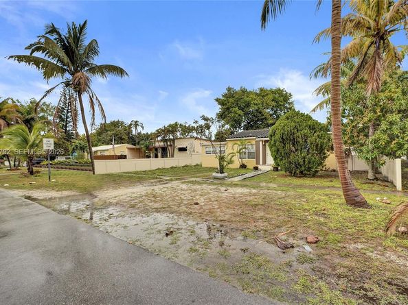 1675 NE 160th St, North Miami Beach FL 33162
