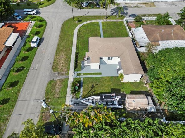 104 E 58th St, Hialeah FL 33013