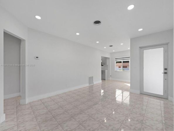 104 E 58th St, Hialeah FL 33013