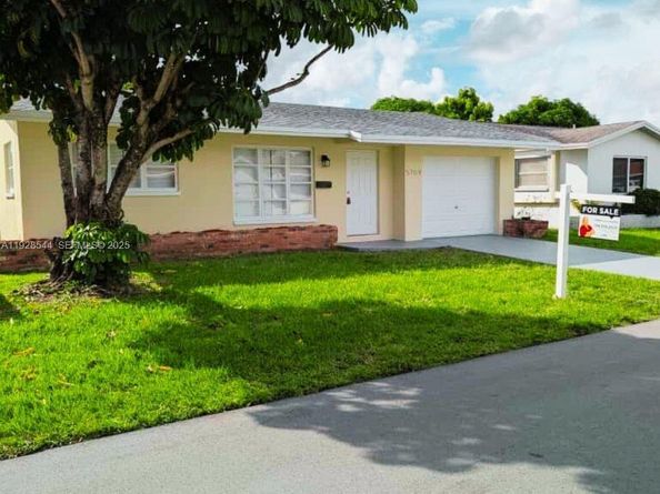 5709 NW 64th Way, Tamarac FL 33321