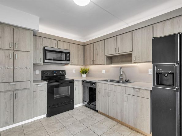 16193 Saddle Club Rd 102, Weston FL 33326