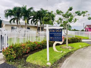 20400 NW 40th Ct, Miami Gardens FL 33055