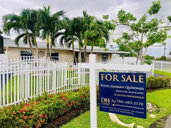 20400 NW 40th Ct, Miami Gardens FL 33055