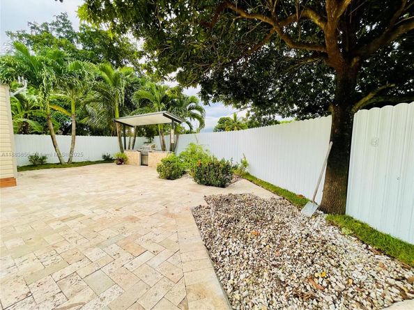 20400 NW 40th Ct, Miami Gardens FL 33055