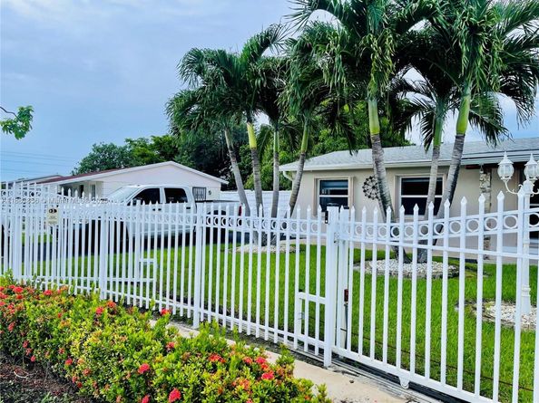 20400 NW 40th Ct, Miami Gardens FL 33055