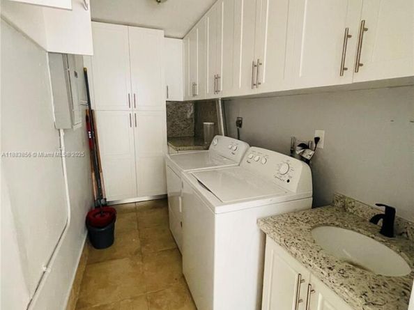 20400 NW 40th Ct, Miami Gardens FL 33055