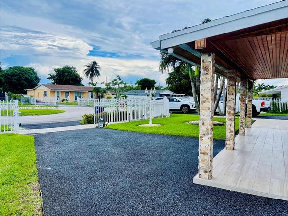 20400 NW 40th Ct, Miami Gardens FL 33055