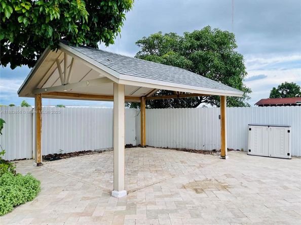 20400 NW 40th Ct, Miami Gardens FL 33055