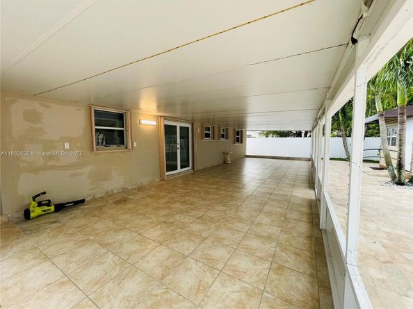 20400 NW 40th Ct, Miami Gardens FL 33055