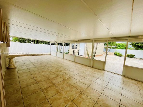20400 NW 40th Ct, Miami Gardens FL 33055