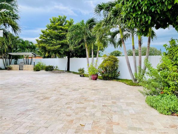 20400 NW 40th Ct, Miami Gardens FL 33055