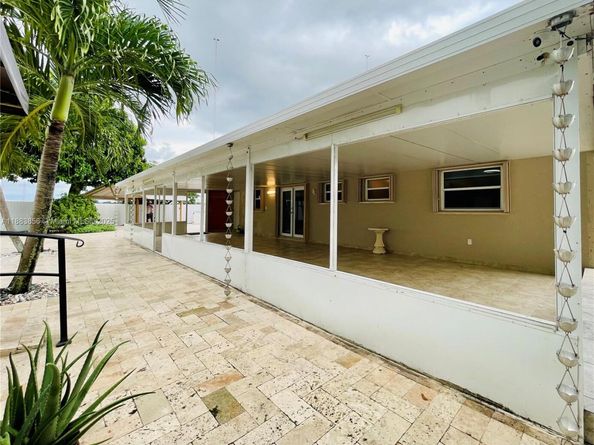 20400 NW 40th Ct, Miami Gardens FL 33055