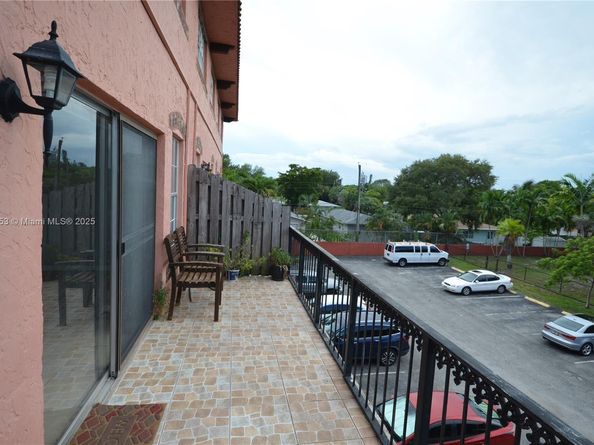 680 Tennis Club Dr 312, Fort Lauderdale FL 33311