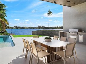 1940 NE 193 St, Miami FL 33179