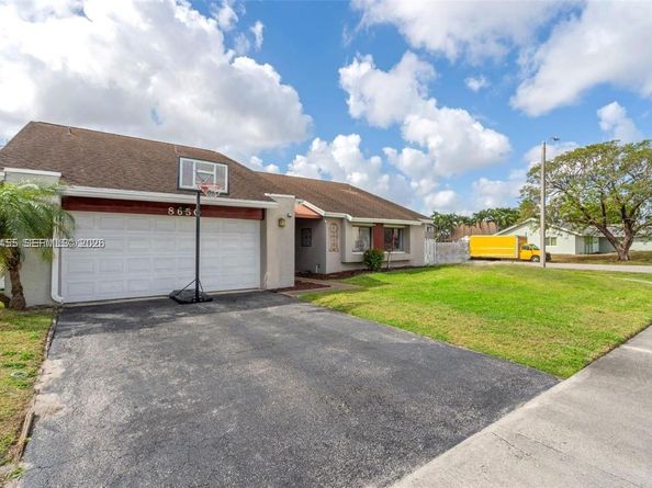 8650 NW 46th Ct, Lauderhill FL 33351