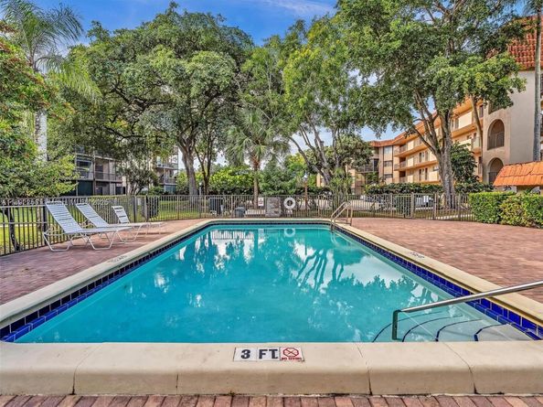 6061 N Falls Cir Dr 407, Lauderhill FL 33319