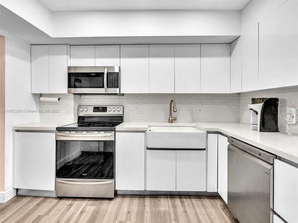 6061 N Falls Cir Dr 407, Lauderhill FL 33319