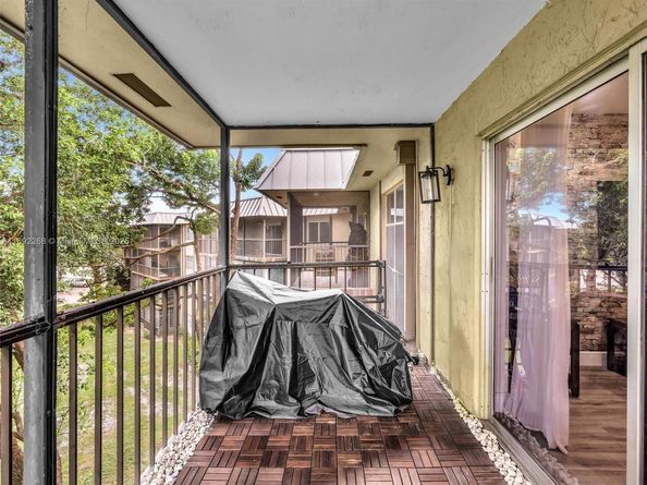 6061 N Falls Cir Dr 407, Lauderhill FL 33319