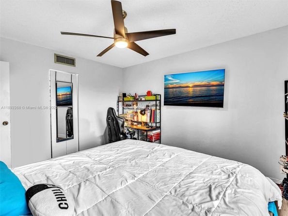 6061 N Falls Cir Dr 407, Lauderhill FL 33319